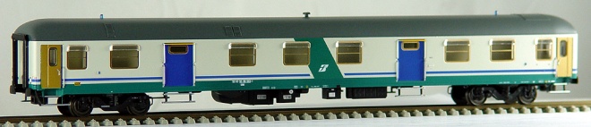 Mail car type X in XMPR livery.<br /><a href='images/pictures/ACME/50032a.jpg' target='_blank'>Full size image</a>